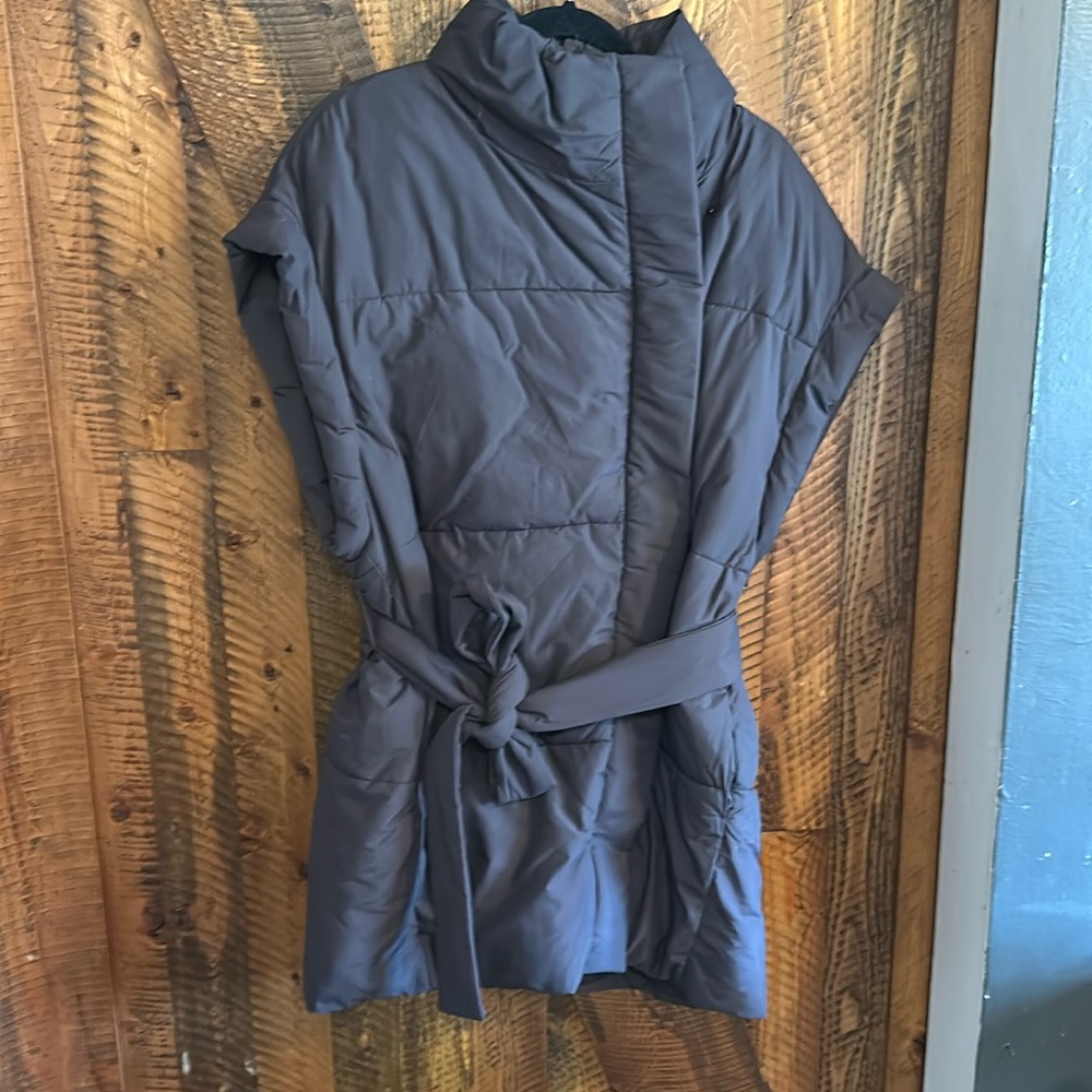 Gap puffy vest
